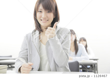 「女性 勉強 女の子 人物 」の写真素材