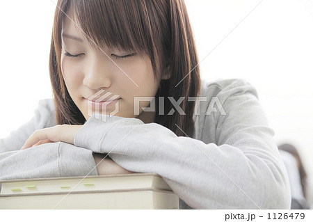 「女性 勉強 学習 女の子 」の写真素材 「女性 勉強 学習 女の子 」の写真素材