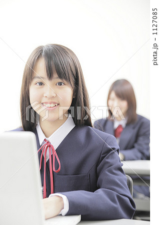 「子供 コンピュータ 学習 」の写真素材 「子供 コンピュータ 学習 」の写真素材