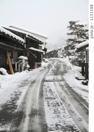 雪に埋まる宿場 雪に埋まる宿場