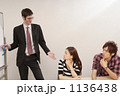 1136438