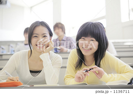 「女性 学生 大学生・専門学生 」の写真素材 「女性 学生 大学生・専門学生 」の写真素材