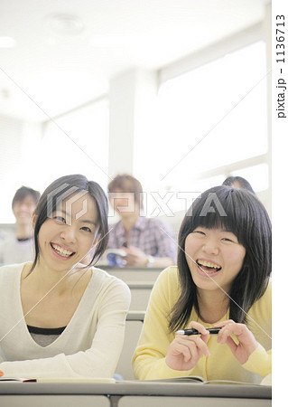 女性 学生 大学生・専門学生
