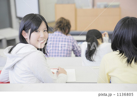 「女性 教育 学生 大学生・専門学生 」の写真素材 「女性 教育 学生 大学生・専門学生 」の写真素材