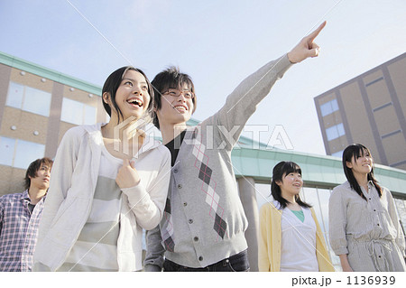 「学生 人物 仲間 大学生・専門学生 」の写真素材 「学生 人物 仲間 大学生・専門学生 」の写真素材