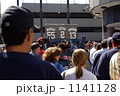 旧ヤンキースタジアムにて入場を待つ人々
