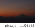 相模湾の向こうに見える、澄んだ空と伊豆半島と富士山