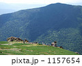 薬師岳を背に早池峰山を登る人々