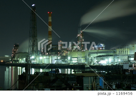 「夜景 コンビナート 工場夜景 」の写真素材
