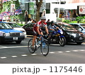 自転車に乗る人
