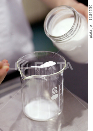 「薬品調合」の写真素材