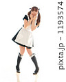 メイド服の女性