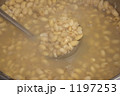 大豆を茹でる