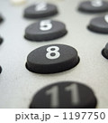 ８
