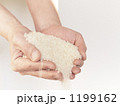 零す