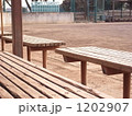 球場のベンチ