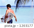 サーファーと海