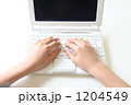 パソコンを打つ