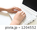 パソコンを打つ