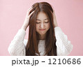 悩む女性