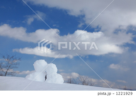 「スキーリゾートの雪だるま」の写真素材
