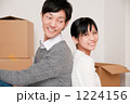 「引越しの準備をするカップル」の写真 [1224156]