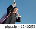 携帯を持つ新入生の女の子