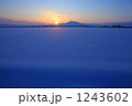 夕暮れの雪原