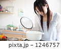 料理をする主婦