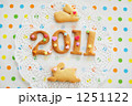 1251122