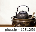火鉢と鉄瓶
