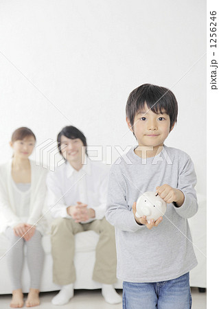 「息子 男の子 家族 日本人 」の写真素材