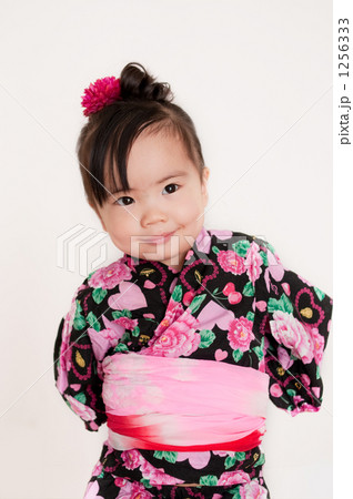 「浴衣姿の女の子」の写真素材 「浴衣姿の女の子」の写真素材