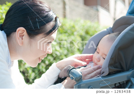 赤ちゃんと母親 赤ちゃんと母親
