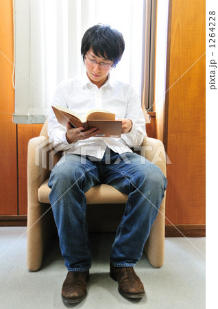 「読書」の写真素材