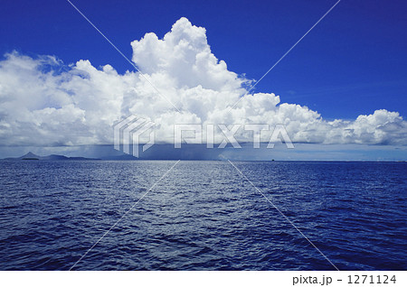 「海 雲 水平線 熱帯 積乱雲 」の写真素材 「海 雲 水平線 熱帯 積乱雲 」の写真素材
