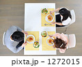 家族で一緒に食事