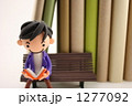 読書する粘土のお人形さん