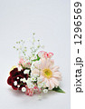 薔薇とガーベラのコサージュ