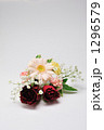 薔薇とガーベラのコサージュ