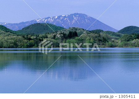 「岩手山と御所湖」の写真素材 「岩手山と御所湖」の写真素材