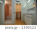 リフォーム後のトイレと洗面台