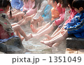 子供たちの足湯