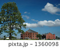 1360098