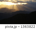 山の斜光
