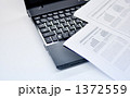1372559