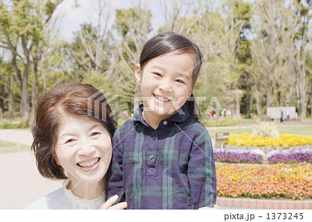 「人物 家族 笑顔 女性 日本人 」の写真素材 「人物 家族 笑顔 女性 日本人 」の写真素材