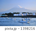 春のシラス漁出漁と富士山-8173