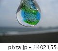 海とガラス玉