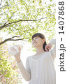 1407868